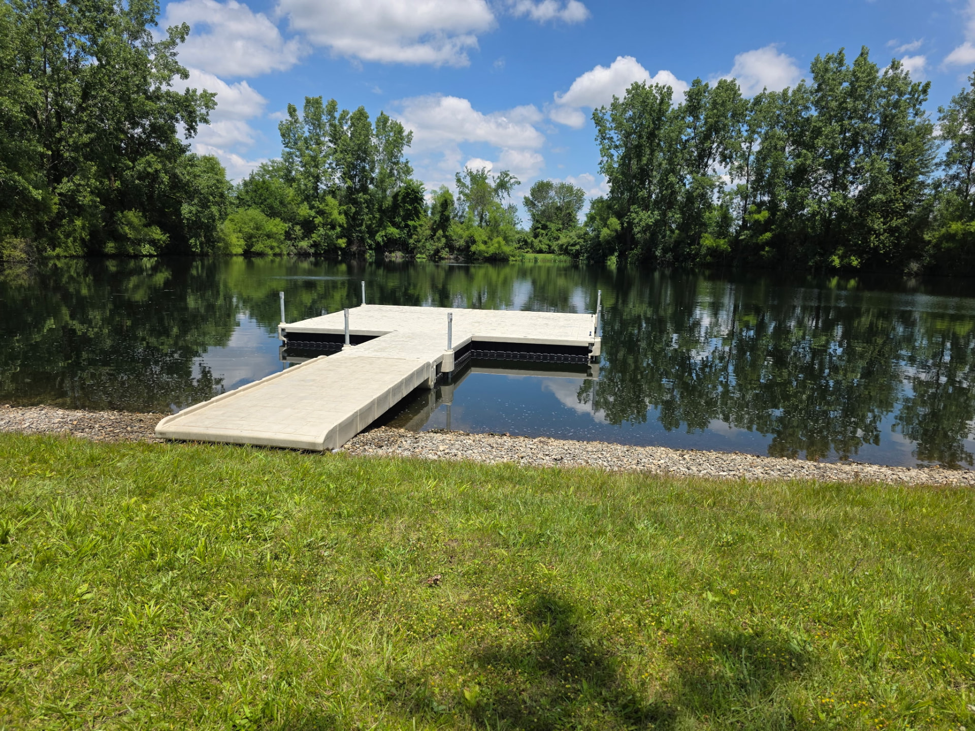 Floating dock with a wide platform on an Ohio lake